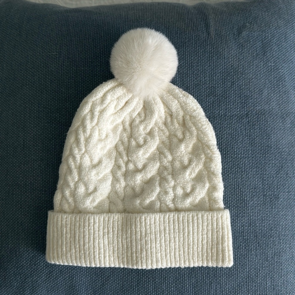 NWT Draper James Pom Pom Hat in cream